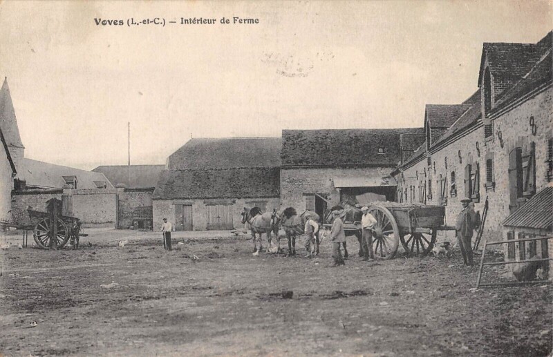 Carte postale ancienne Voves - Interieur De Ferme