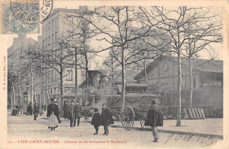 Carte postale ancienne Lyon - Croix Rousse - Chemin De Fer Traversant Le Boulevard - Train