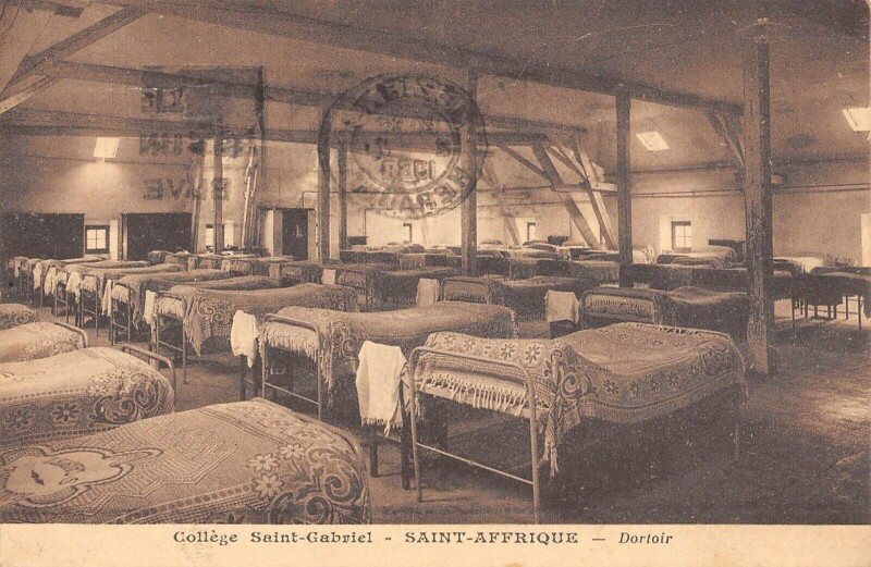 Carte postale ancienne Saint Affrique - College Saint Gabriel - Dortoir à Saint-Affrique