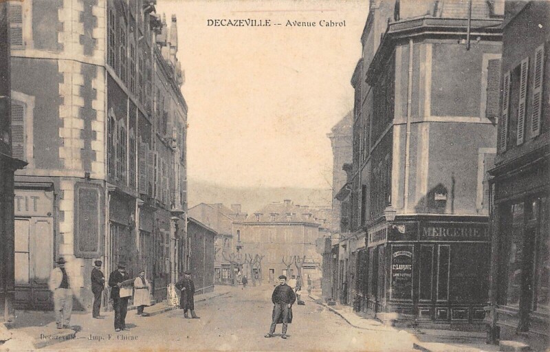 Carte postale ancienne Decazeville - Avenue Cabrol à Decazeville