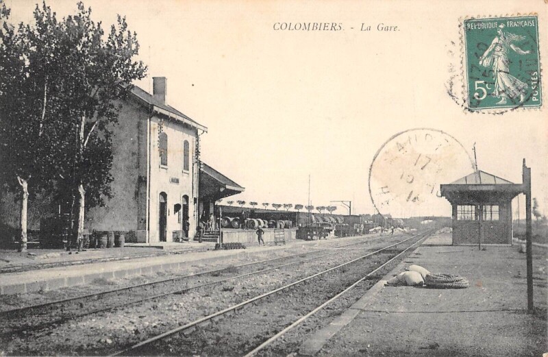 Carte postale ancienne Colombiers La Gare à Colombiers