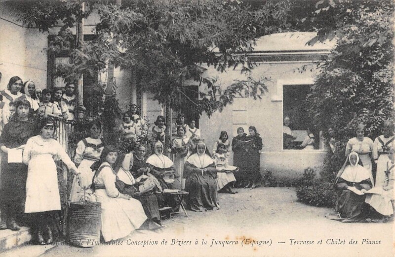 Carte postale ancienne Pensionnat De L'Immaculee Conception De Beziers A La Junquera - Terrasse