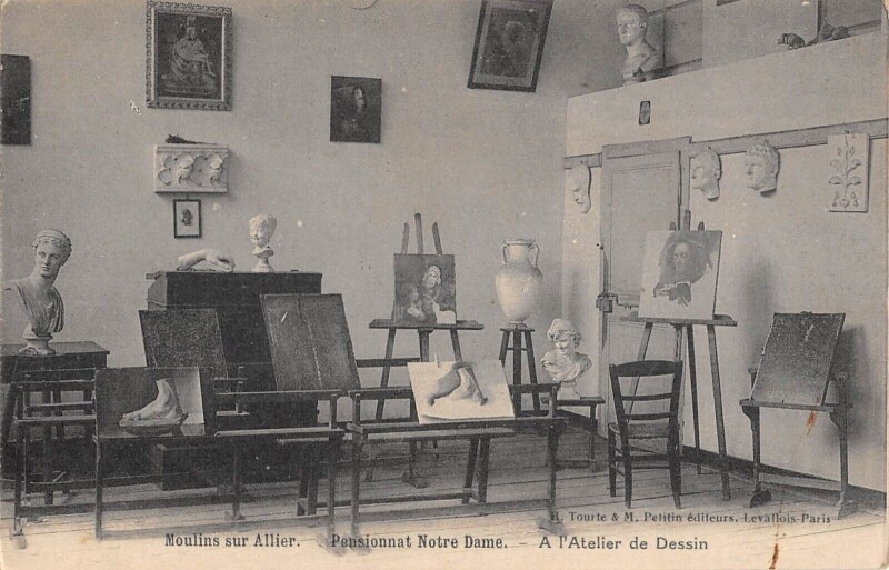 Carte postale ancienne Moulins Sur Allier - Pensionnat Notre Dame - A L'Atelier De Dessin à Moulins