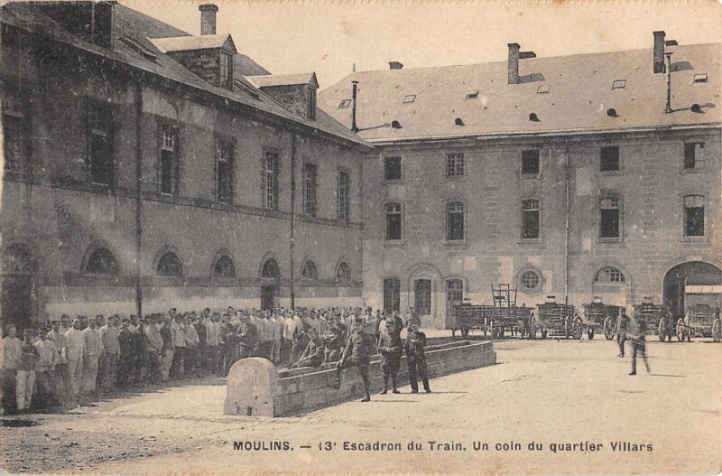 Carte postale ancienne Moulins - 13e Escadron Du Train - Un Coin Du Quartier Villars à Moulins