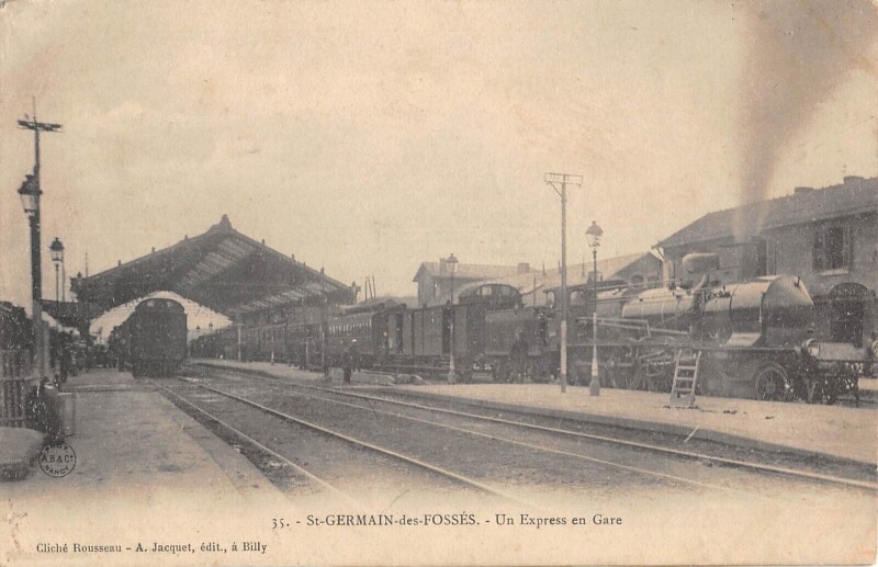 Carte postale ancienne Saint Germain Des Fosses - Un Express En Gare - Train