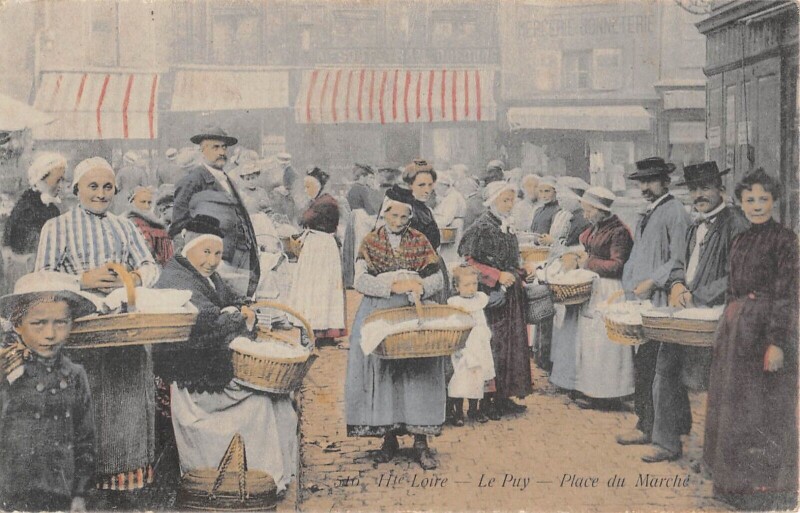 Carte postale ancienne Le Puy - Place Du Marche