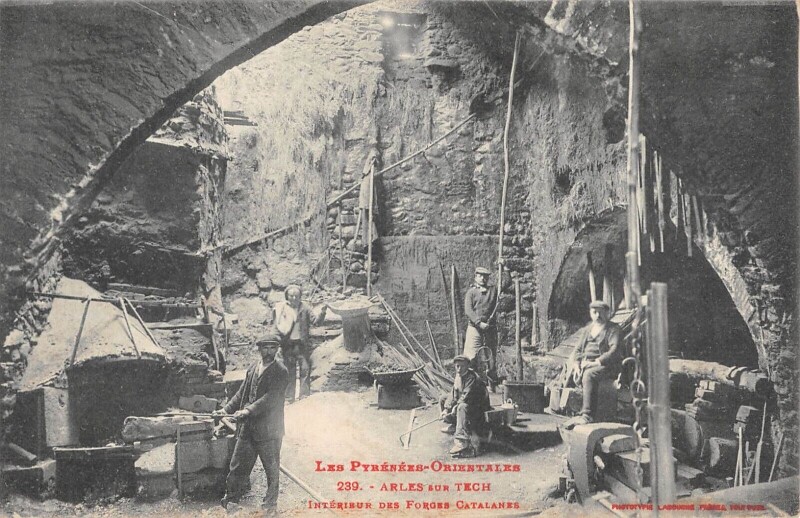 Carte postale ancienne Arles Sur Tech - Interieur Des Forges Catalanes à Arles-sur-Tech
