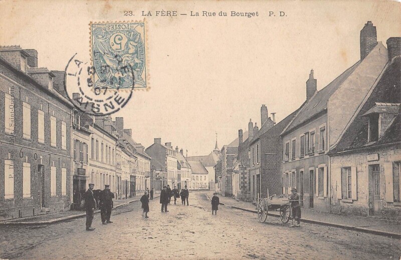 Carte postale ancienne La Fere - La Rue Du Bourget