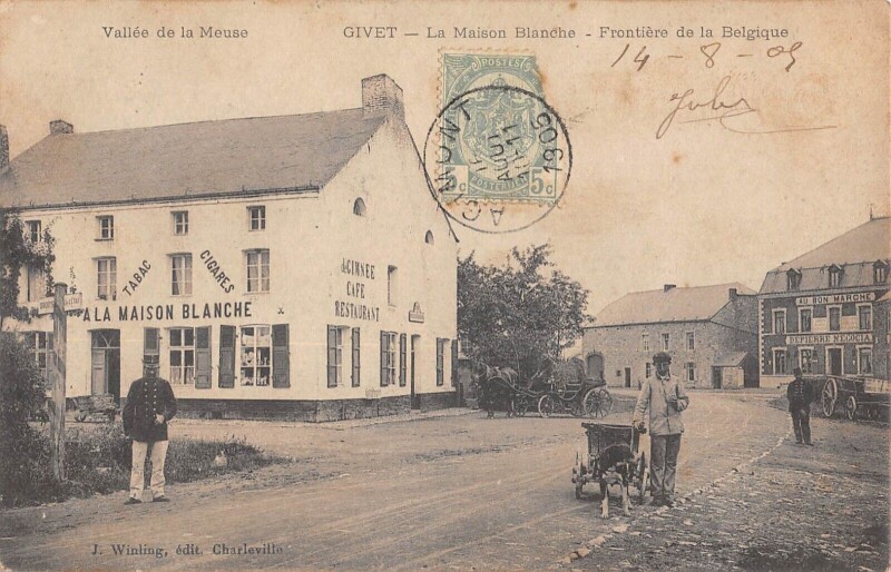 Carte postale ancienne Givet - La Maison Blanche - Frontiere Belge - Attelage A Chien Dans La Ru à Givet