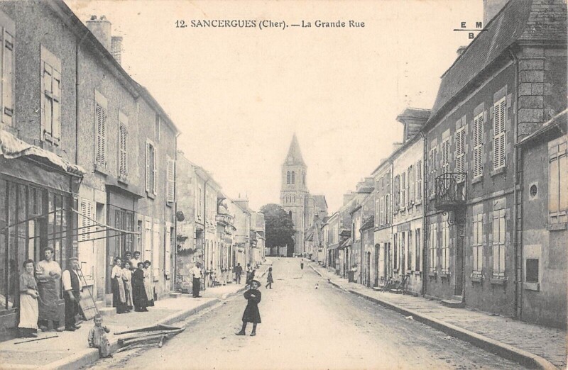 Carte postale ancienne Sancergues / La Grande Rue à Sancergues