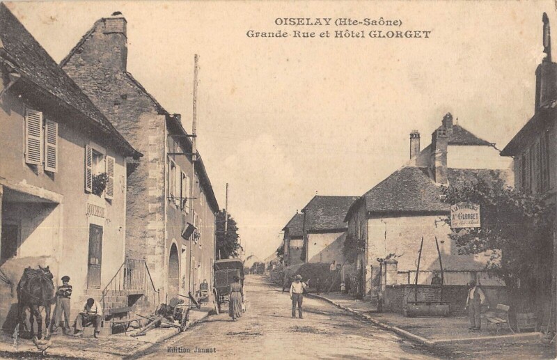 Carte postale ancienne Oiselay - Grande Rue Et Hotel Glorget