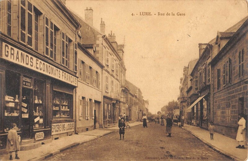 Carte postale ancienne Lure - Rue De La Gare