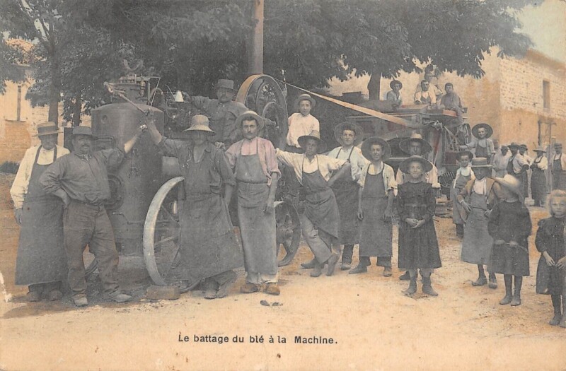 Carte postale ancienne Davaye - Roche Vineuse - Le Battage Du Ble A La Machine