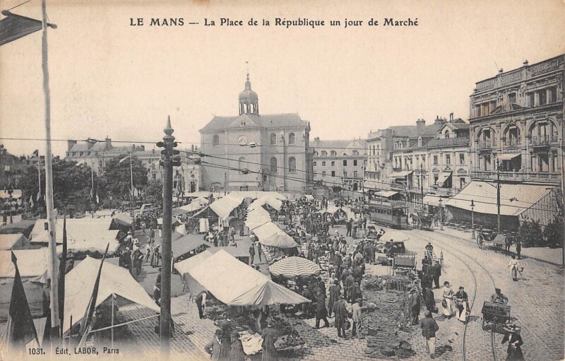 Carte postale ancienne Le Mans / La Place De La Republique Un Jour De Marche / cliché rare au Mans