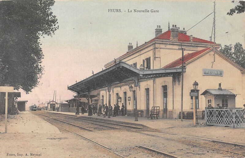 Carte postale ancienne Feurs - La Nouvelle Gare à Feurs
