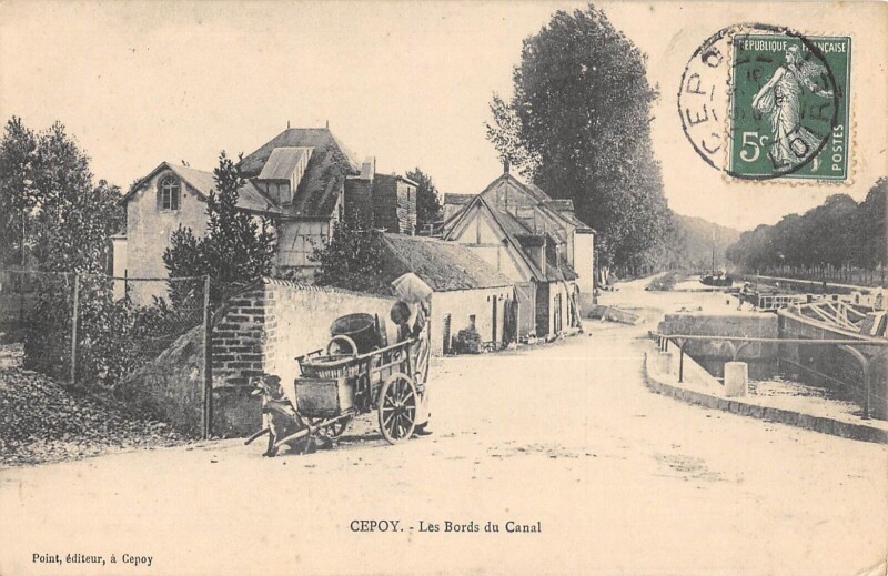 Carte postale ancienne Cepoy / Les Bords Du Canal / Attelage A Chien à Cepoy