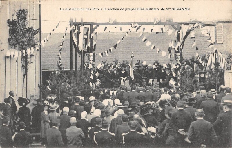 Carte postale ancienne La Distribution Des Prix A La Section De Preparation Militaire De Saint S