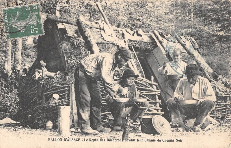 Carte postale ancienne Ballon D'Alsace - Le Repas Des Bucherons Devant Leur Cabane Du Chemin Noi