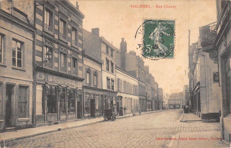 Carte postale ancienne Vouziers - Rue Chanzy à Vouziers