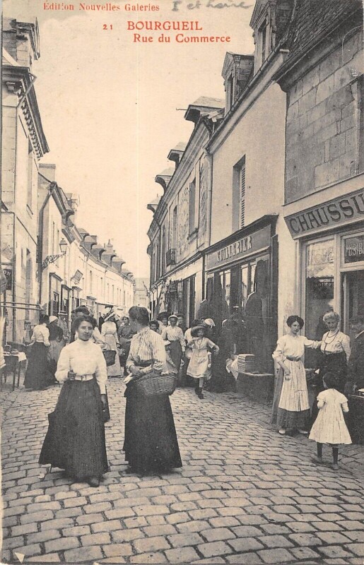 Carte postale ancienne Bourgueil - Rue Du Commerce à Bourgueil