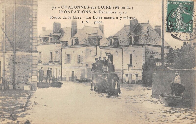Carte postale ancienne Chalonnes Sur Loire / Inondations 1910 / Route De La Gare / La Loire Mont à Chalonnes-sur-Loire
