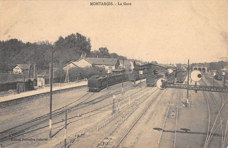 Carte postale ancienne Montargis - La Gare à Montargis
