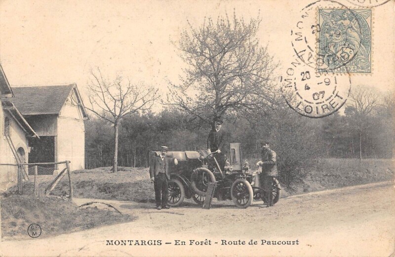 Carte postale ancienne Montargis - En Foret - Route De Paucourt à Montargis