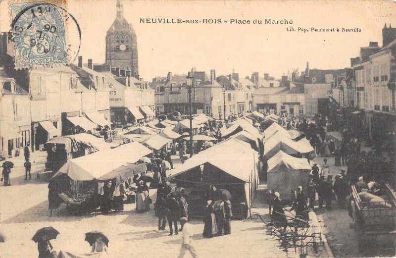 Carte postale ancienne Neuville Aux Bois / Place Du Marche à Neuville-aux-Bois