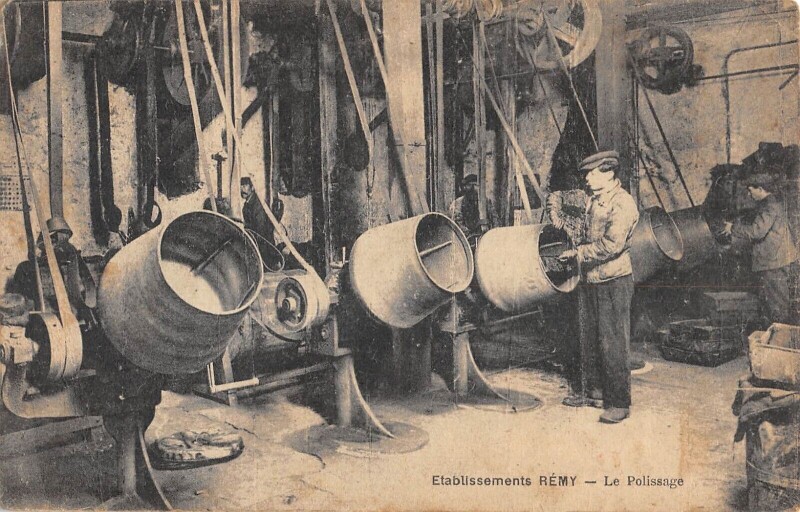 Carte postale ancienne Etablissement Remy - Le Polissage - Fourchambault à Fourchambault