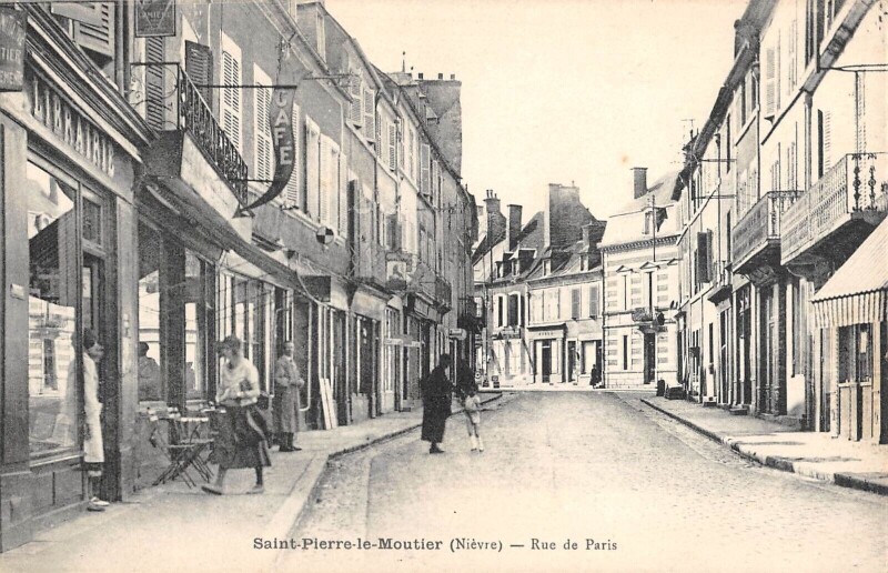 Carte postale ancienne Saint Pierre Le Moutier - Rue De Paris