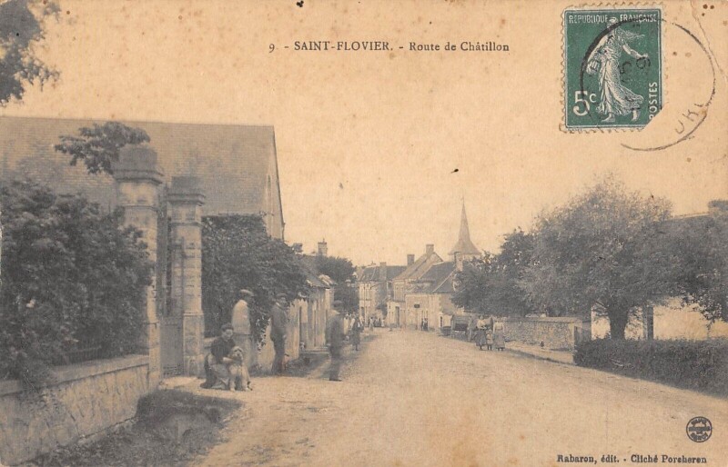 Carte postale ancienne Saint Flovier - Route De Chatillon à Saint-Flovier