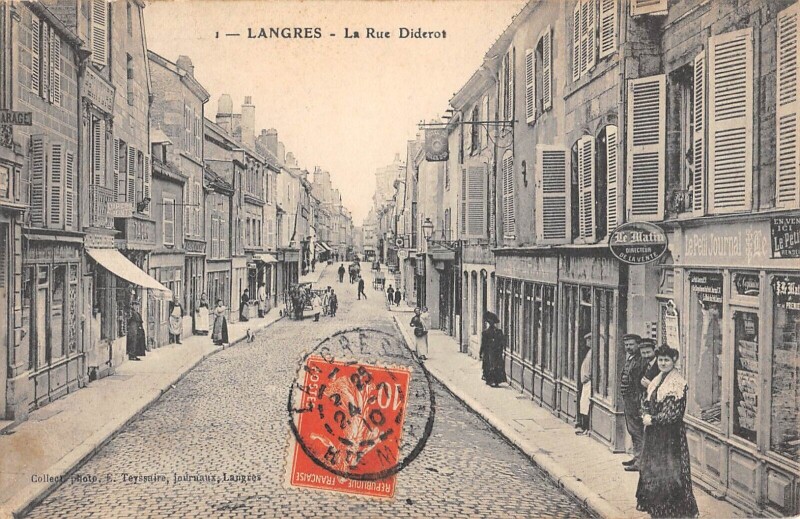 Carte postale ancienne Langres - La Rue Diderot à Langres