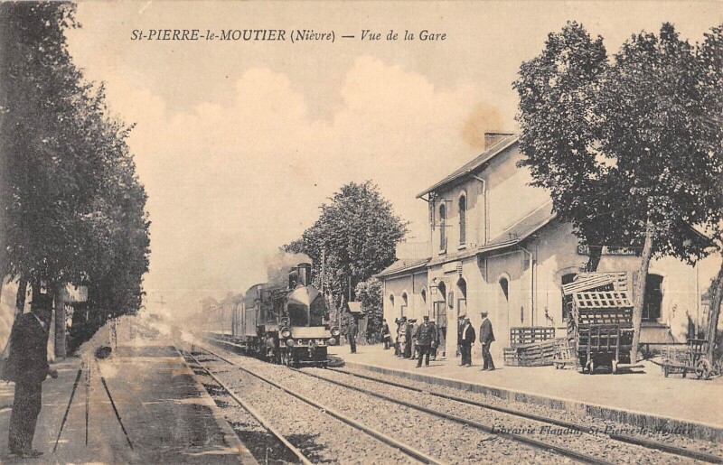 Carte postale ancienne Saint Pierre Le Moutier / Vue De La Gare / Train