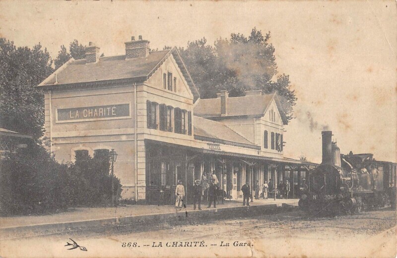 Carte postale ancienne La Charite / La Gare / Train