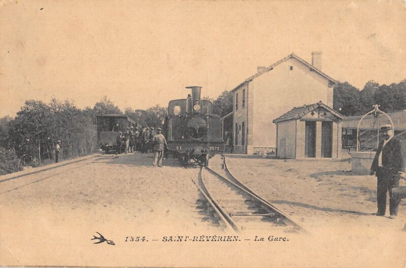Carte postale ancienne Saint Reverien / La Gare / Train
