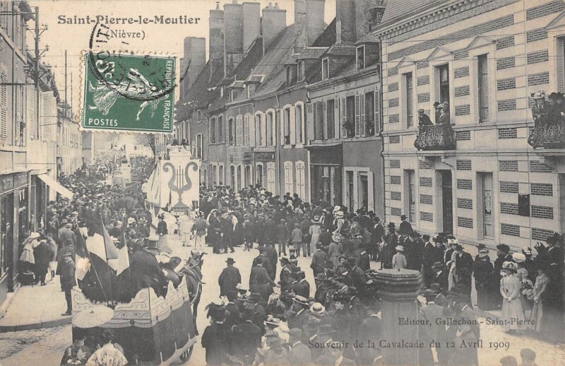 Carte postale ancienne Saint Pierre Le Moutier - Souvenir De La Cavalcade Du 12 Avril 1909