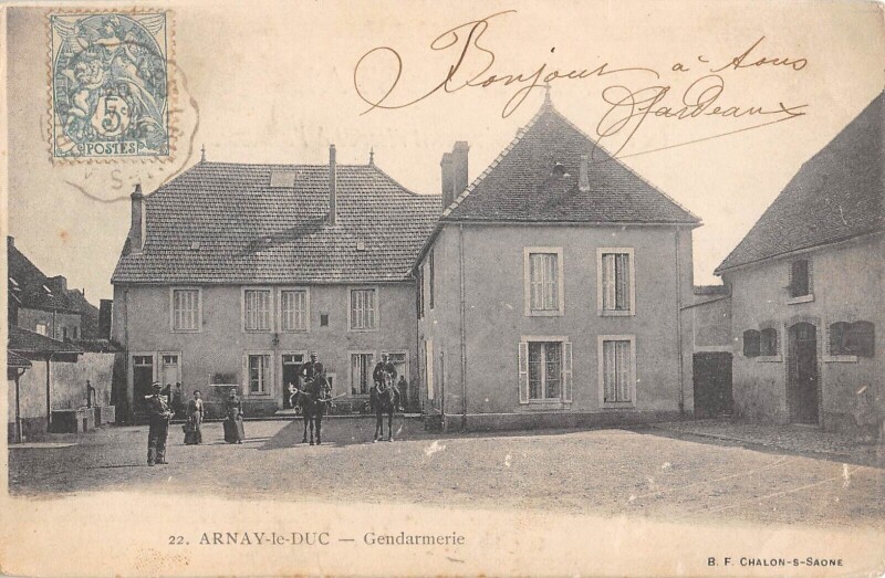 Carte postale ancienne Arnay Le Duc / Gendarmerie à Arnay-le-Duc