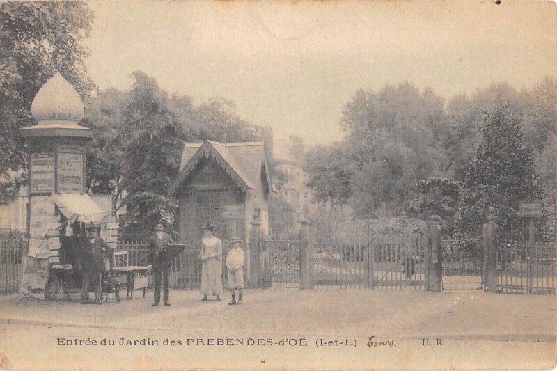 Carte postale ancienne Entrée du Jardin des Prebendes d'Oé à Tours
