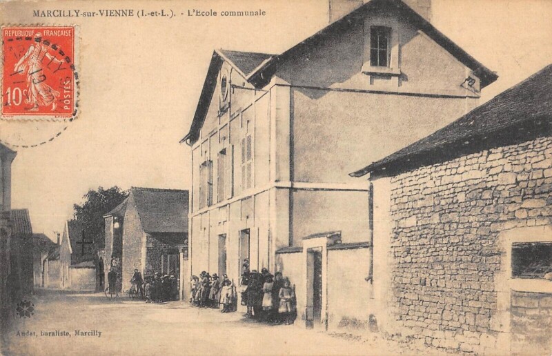 Carte postale ancienne Marcilly Sur Vienne - Ecole Communale à Marcilly-sur-Vienne