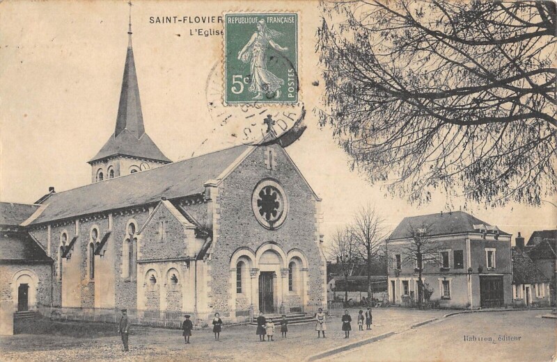 Carte postale ancienne Saint Flovier - L'Eglise à Saint-Flovier