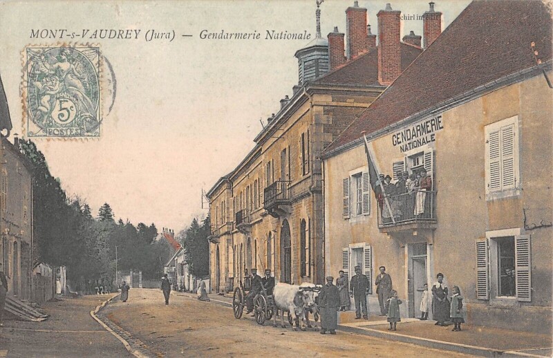 Carte postale ancienne Mont Sous Vaudrey - Gendarmerie Nationale à Mont-sous-Vaudrey