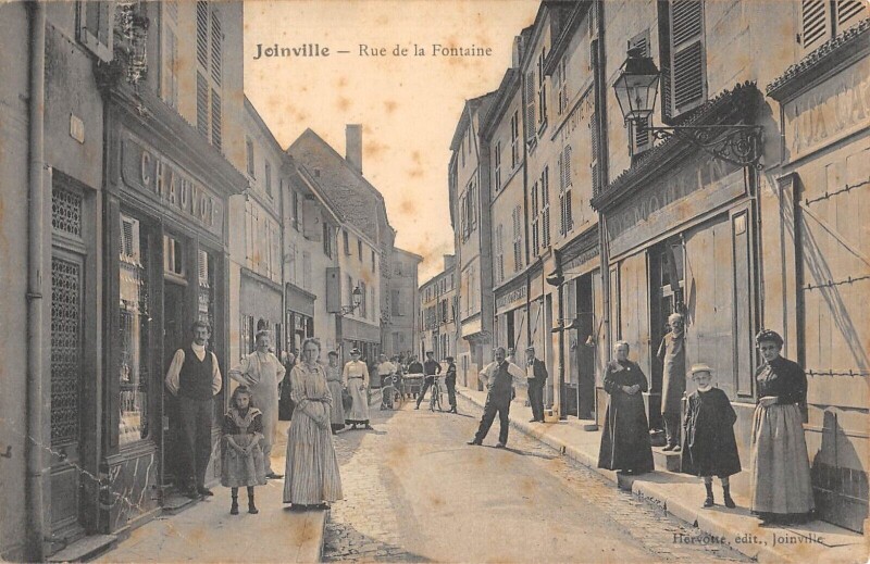 Carte postale ancienne Joinville - La Rue De La Fontaine à Joinville