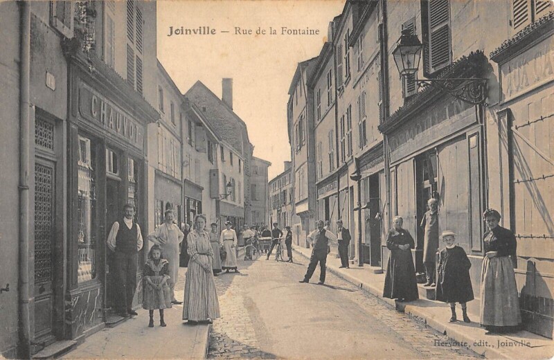 Carte postale ancienne Joinville - La Rue De La Fontaine à Joinville