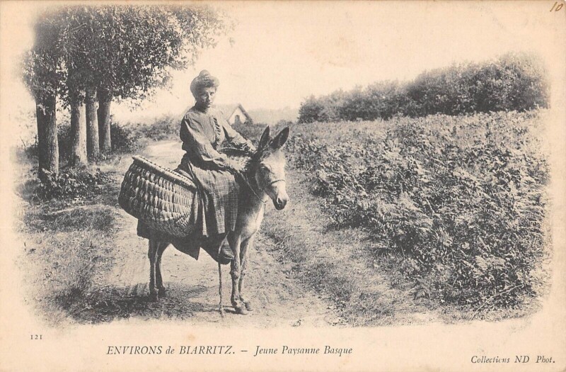 Carte postale ancienne Env.de Biarritz / Jeune Paysanne Basque à Biarritz