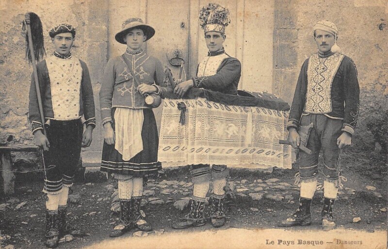 Carte postale ancienne Le Pays Basque - Danseurs