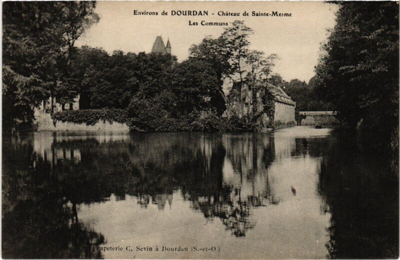 Carte postale ancienne Sainte-Mesme Chateau - Les Communs