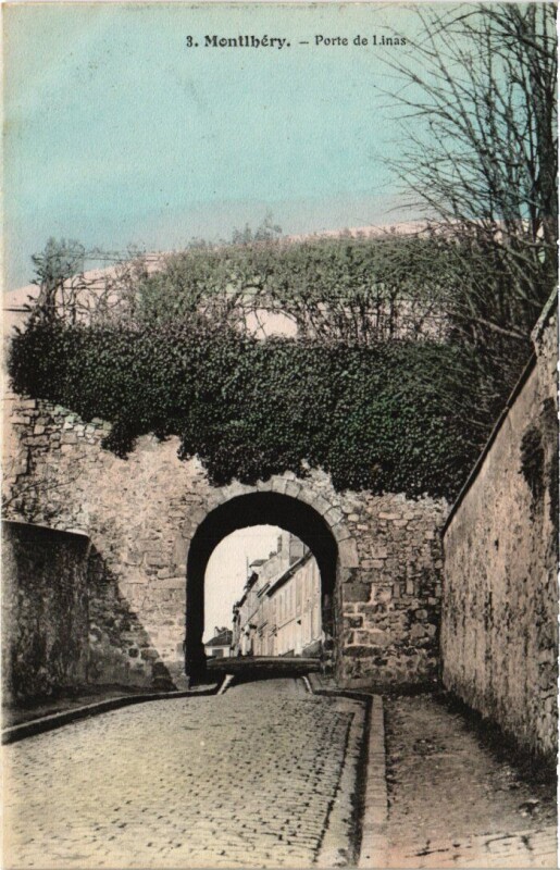 Carte postale ancienne Montlhery Porte de Linas à Linas