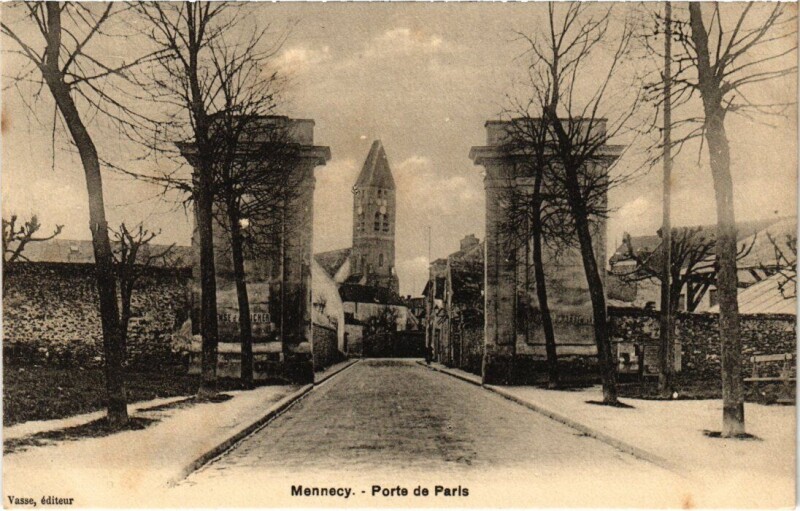 Carte postale ancienne Mennecy Porte de Paris à Mennecy
