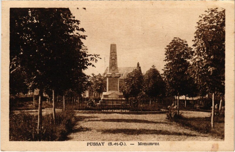 Carte postale ancienne Pussay Monument à Pussay