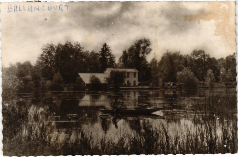 Carte postale ancienne Ballancourt Place de la Liberte